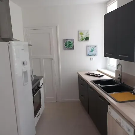 Centre-ville, 2 Chambres. Apartment *
